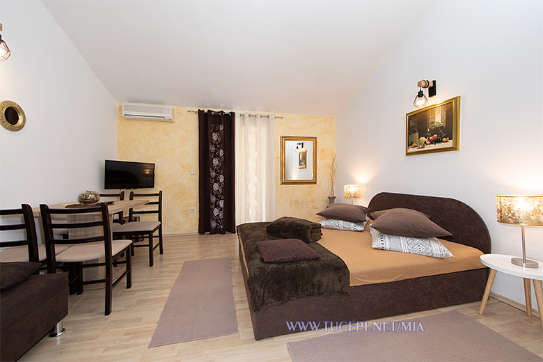 Apartments Mia, Tučepi - bedroom