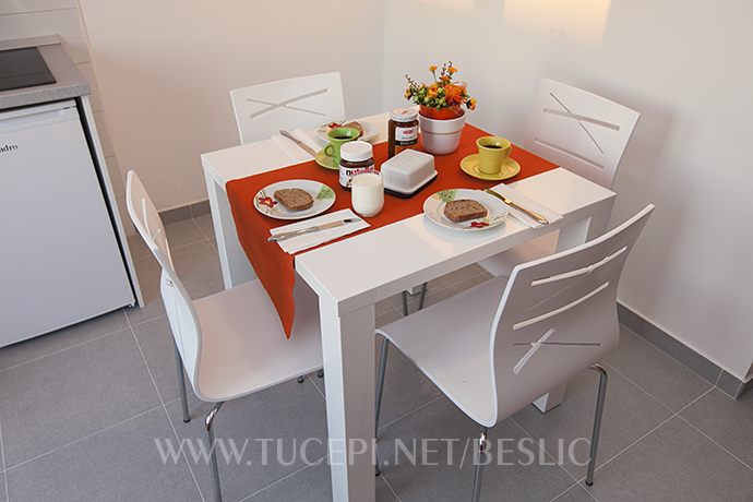 Apartments Bešlić, Tučepi - dining room