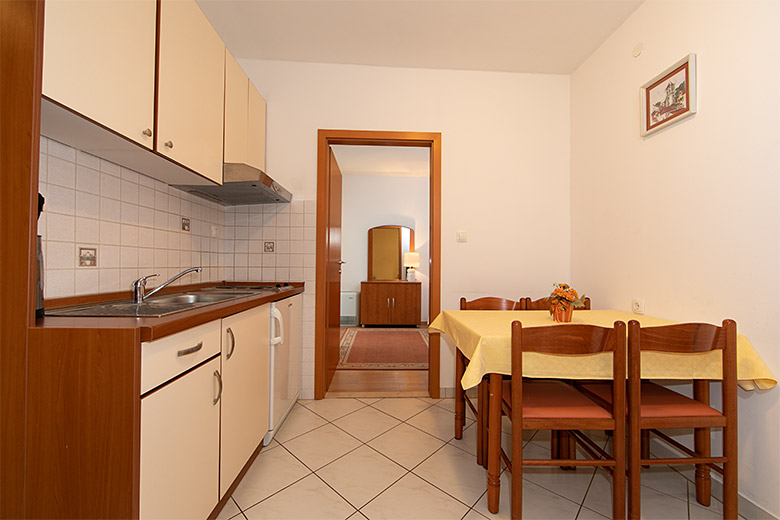 Apartments Biser, Tučepi - dining room