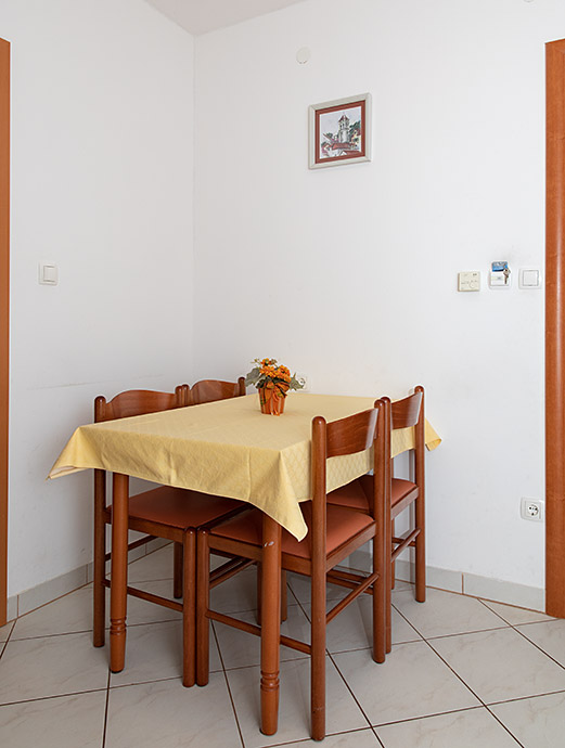Apartments Biser, Tučepi - dining table