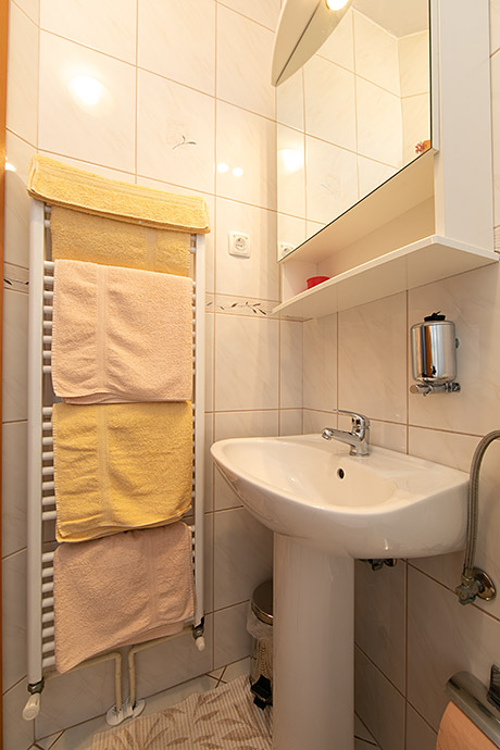 Apartments Biser, Tučepi - bathroom