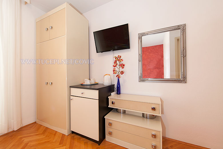 apartments Tonka & Ivan Čović, Tučepi - bedroom equipment
