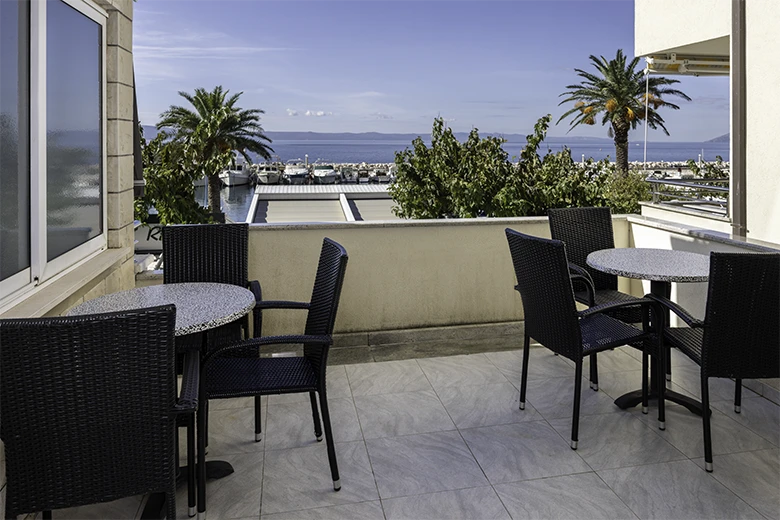 Apartments Diana, Tučepi - balcony with sea view