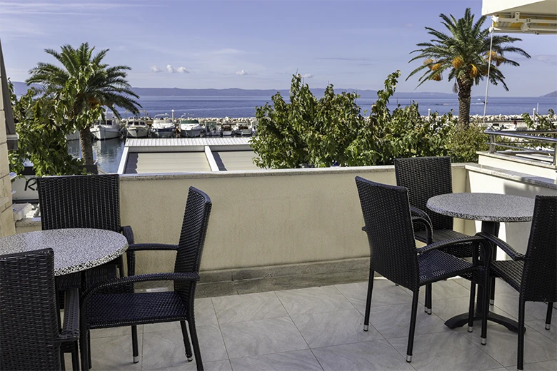 Apartments Diana, Tučepi - balcony with sea view