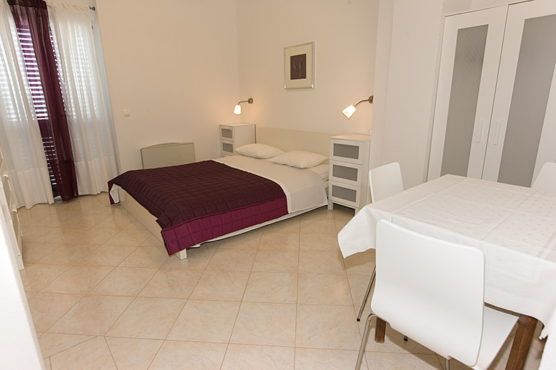 Apartments Diana, Tučepi - bedroom