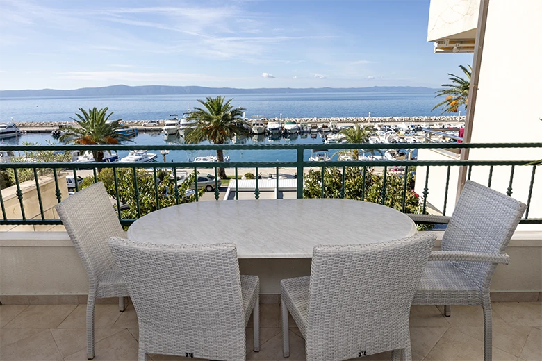 Apartments Diana, Tučepi - terrace with sea view