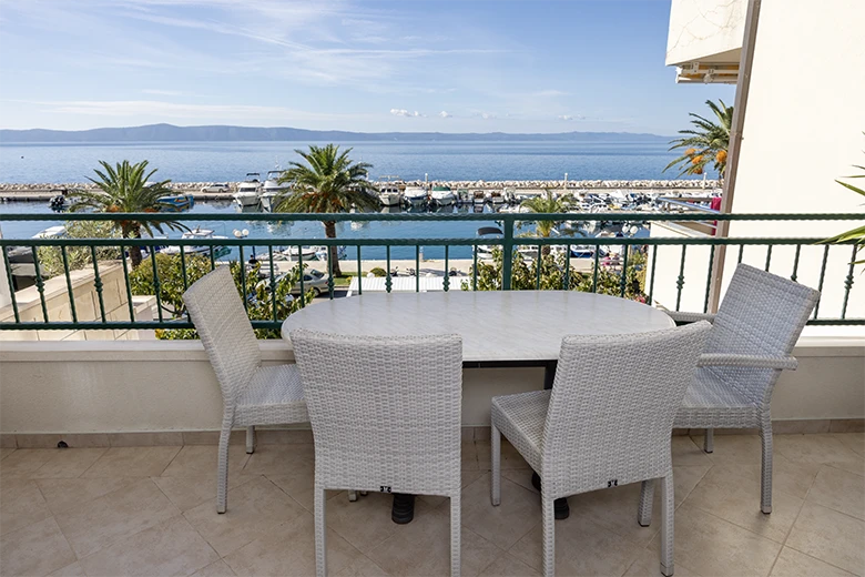 Apartments Diana, Tučepi - terrace with sea view