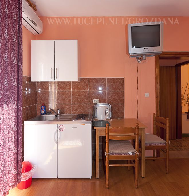 Apartments Grozdana, Tučepi - kitchen