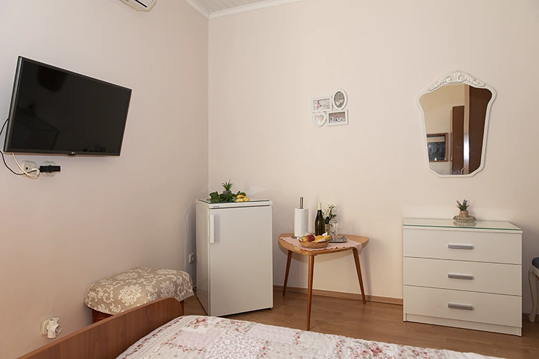 Apartments Grozdana, Tučepi - bedroom