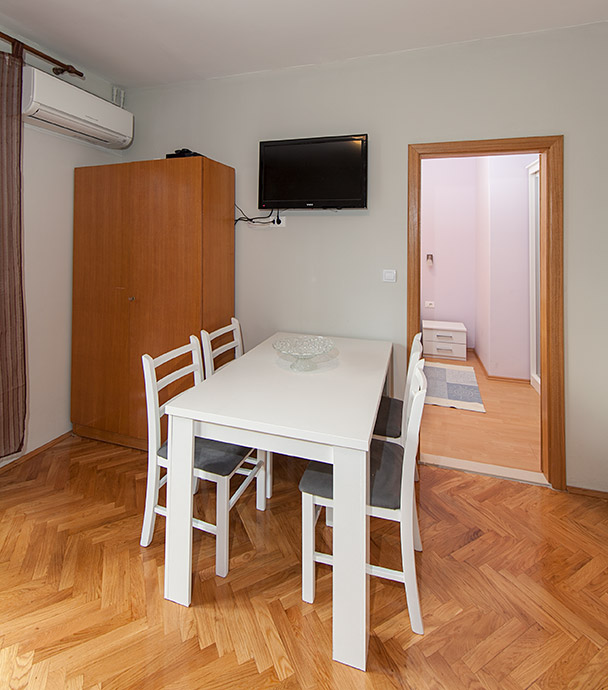 Apartments Gujinović, Tučepi - dining room
