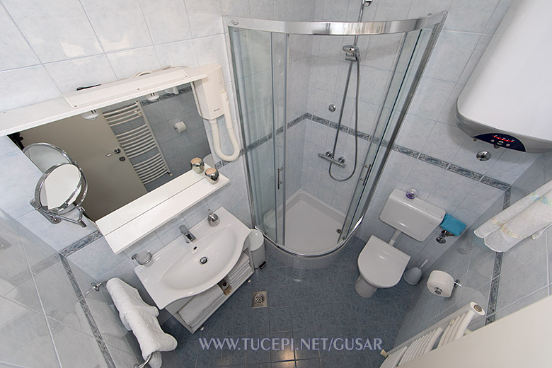 apartments Gusar, Tučepi - bathroom