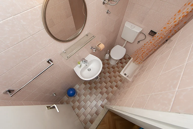 Apartments Ineska, Tučepi - bathroom