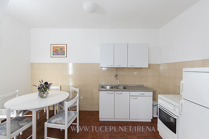 kitchen - apartments Irena, Tučepi
