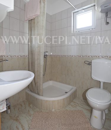Apartments Iva, Tučepi - bathroom