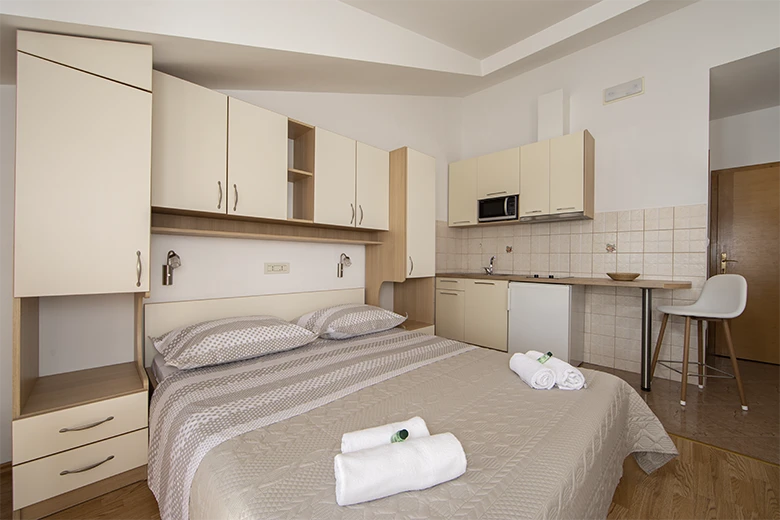 apartments Kamena, Tučepi - bedroom