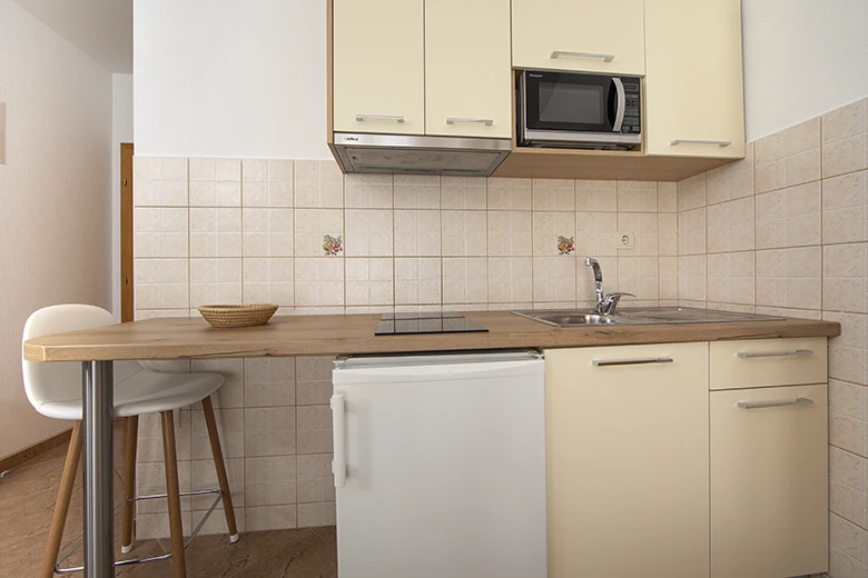 kitchen - apartments Kamena, Tučepi