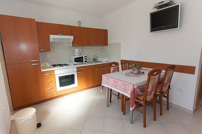 Apartments Luketina, Tučepi - dining room