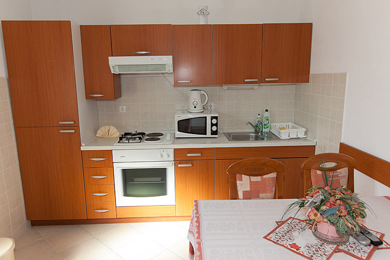 Apartments Luketina, Tučepi - kitchen
