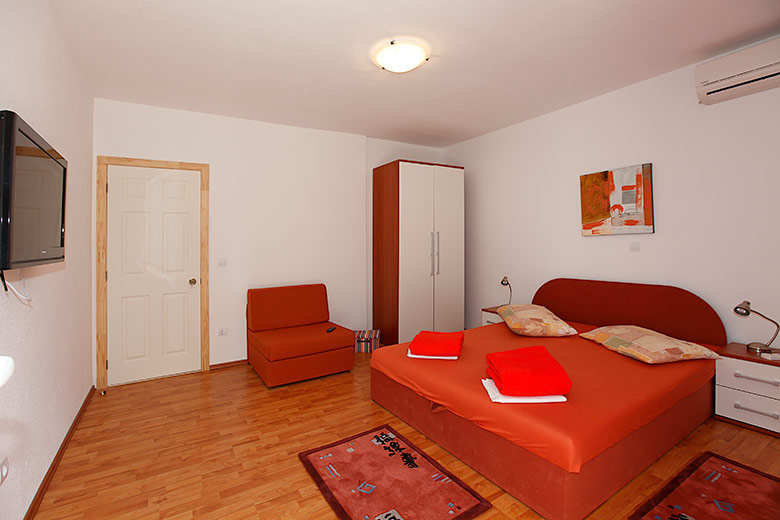 Apartments Mia, Tučepi - bedroom