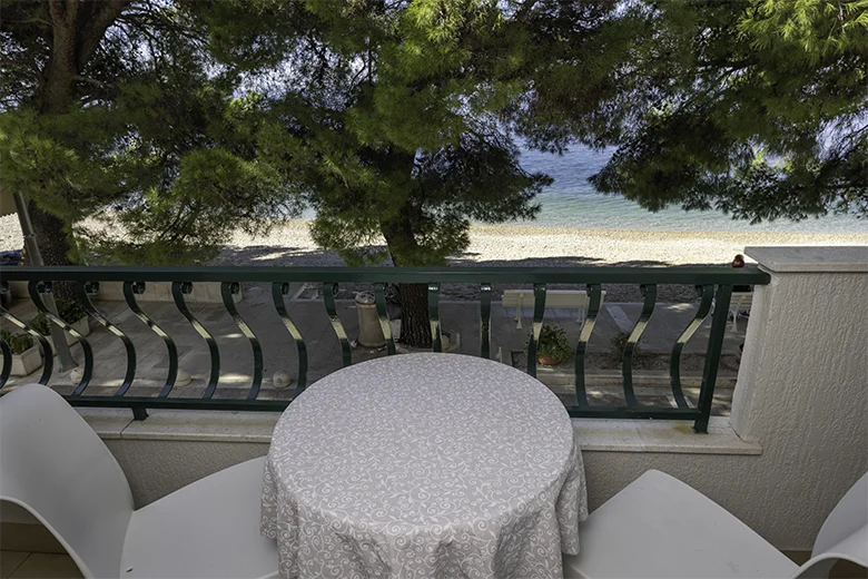 Apartments Mihaljević, Tučepi - balcony with sea view