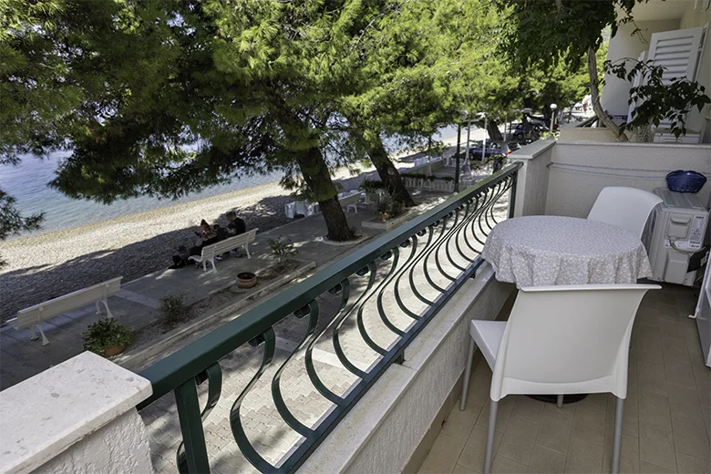 Apartments Mihaljević, Tučepi - balcony with sea view