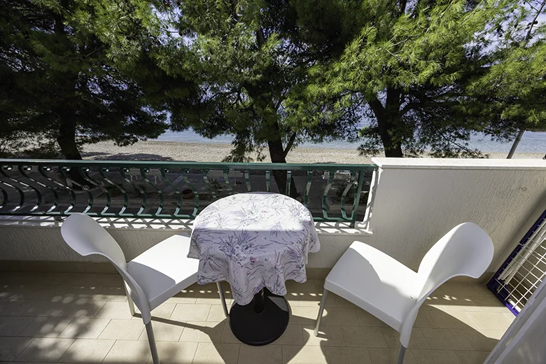 Apartments Mihaljević, Tučepi - balcony with sea view