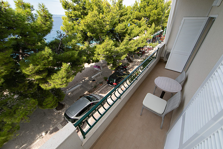 Apartments Mihaljević, Tučepi - balcony with sea view