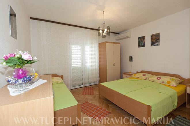 Apartments Marija and Frane Mravičić, Tučepi - bedroom