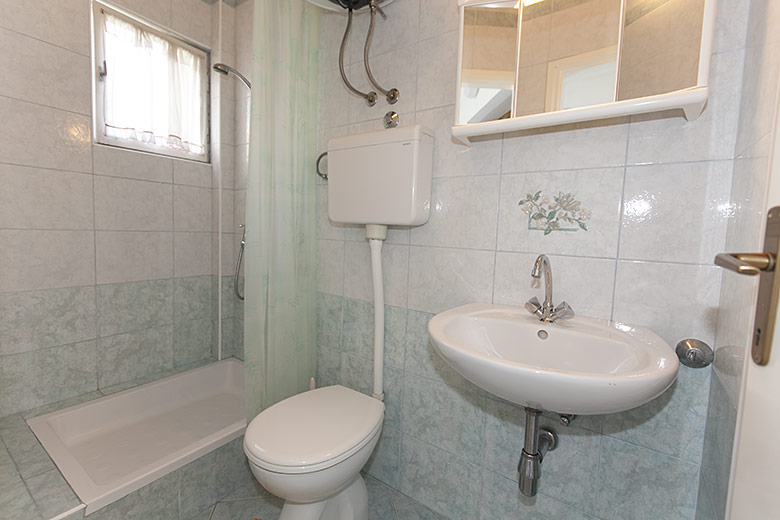 bathroom - apartments Mravičić, Tučepi