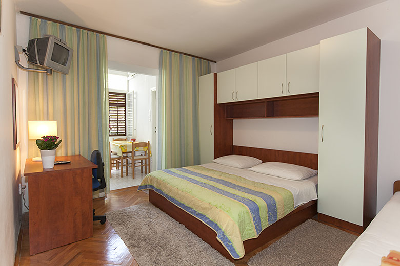 bedroom - apartments Mravičić, Tučepi
