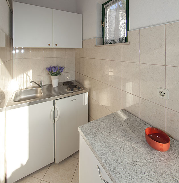 kitchen - apartments Mravičić, Tučepi