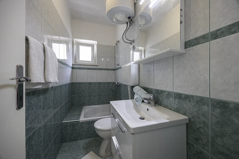 bathroom - apartments Mravičić, Tučepi