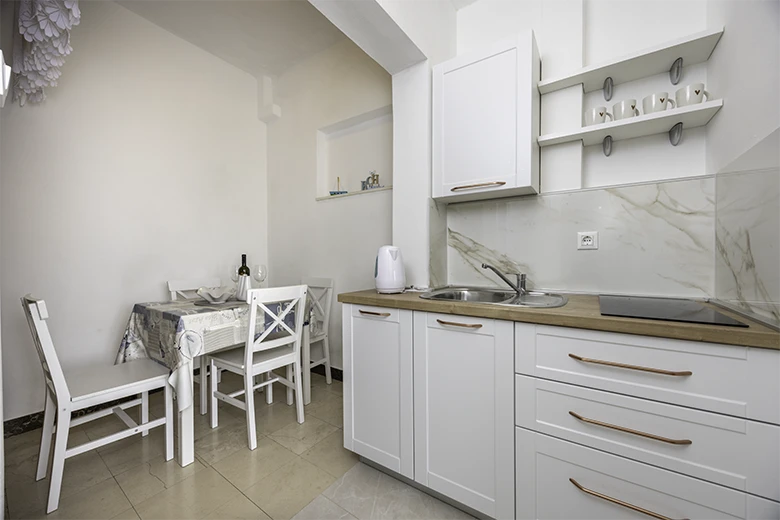 kitchen - apartments Mravičić, Tučepi