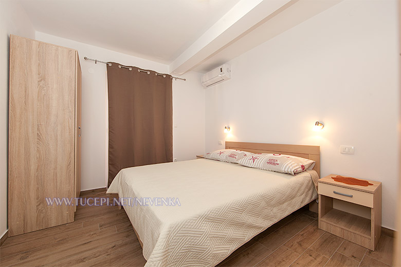 Apartments Nevenka, Tučepi - bedroom
