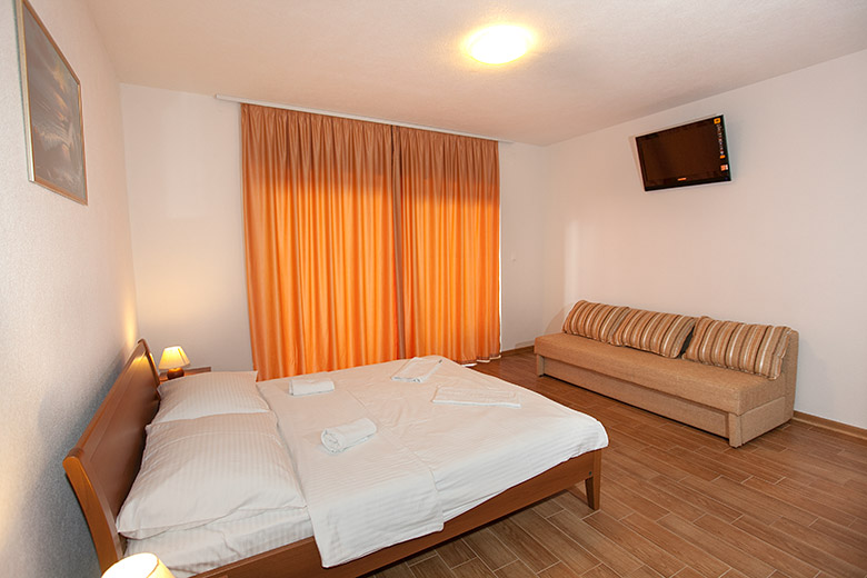 Apartments Plaža, Tučepi - bedroom