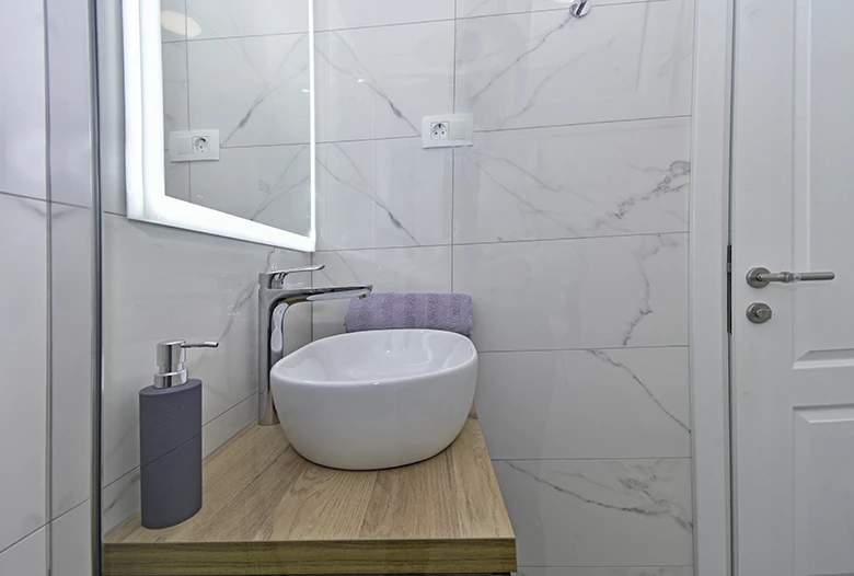 apartments Riva, Tučepi - bathroom