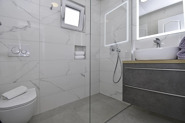 apartments Riva, Tučepi - bathroom