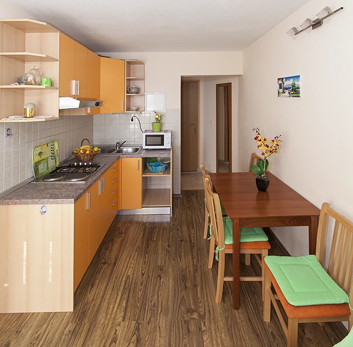 kitchen and dining room - Küche und Esszimmer