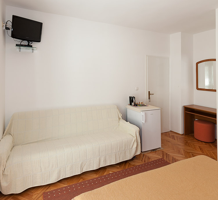 Apartments Sandra, Tučepi - bedroom