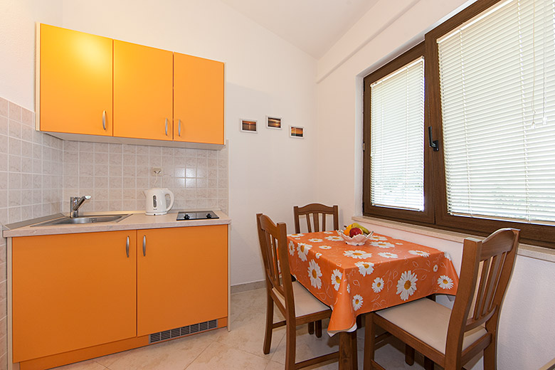 kitchen - Apartments Marija Šarić, Tučepi