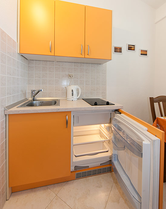 kitchen - Apartments Marija Šarić, Tučepi