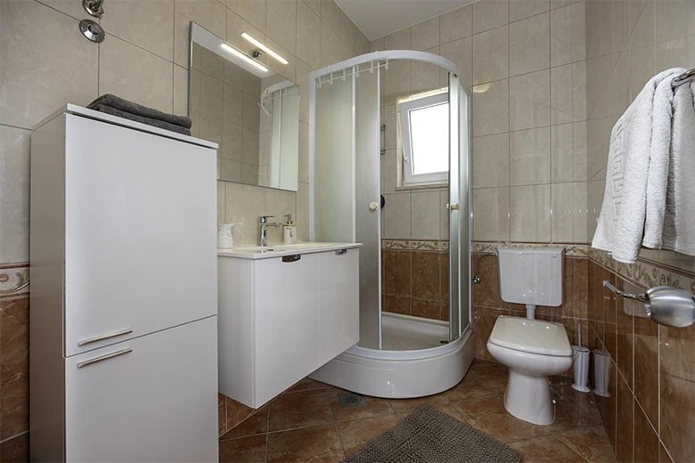 Apartments Silva, Tučepi - bathroom