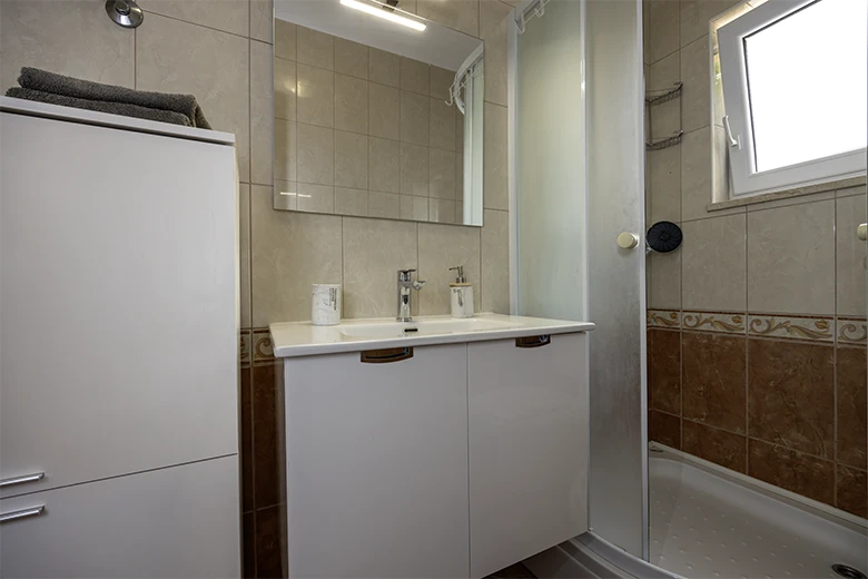 Apartments Silva, Tučepi - bathroom