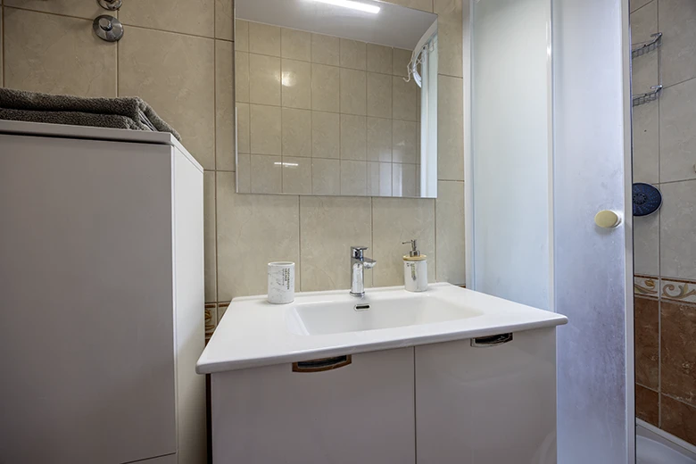 Apartments Silva, Tučepi - bathroom