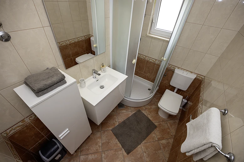 Apartments Silva, Tučepi - bathroom
