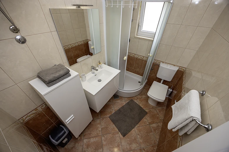 Apartments Silva, Tučepi - bathroom
