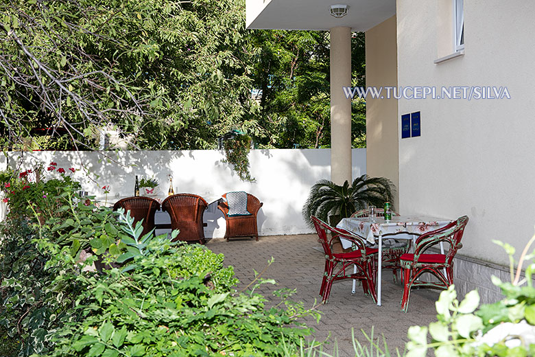 Apartments Silva, Tučepi - garden