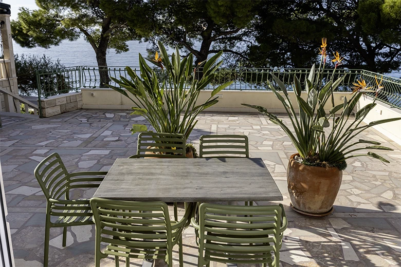 Apartments Caluna, Tučepi - terrace with sea view, overlooking the sea and beach