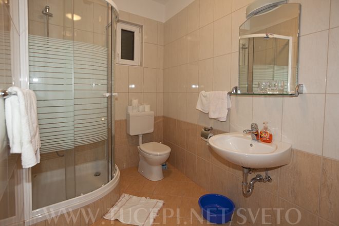 Apartments Sveto, Tučepi - bathroom