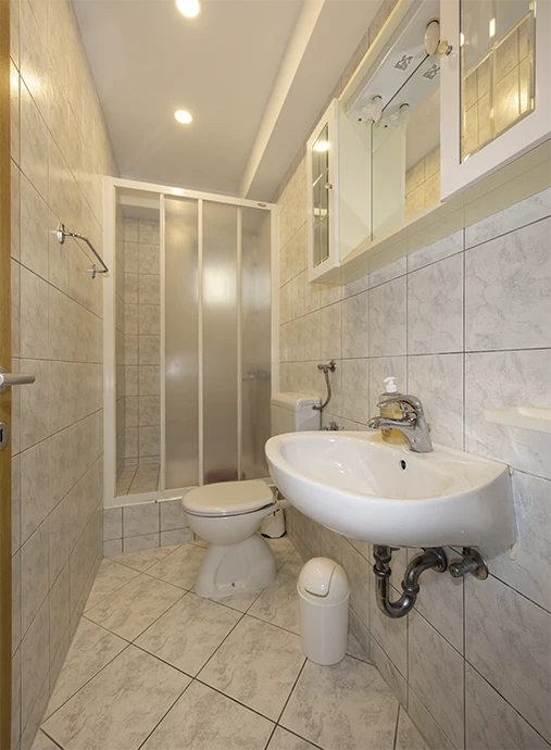 Apartments Caluna, Tučepi - bathroom